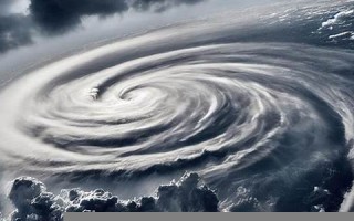 cyclone怎么读,cyclone中文翻译,cyclone什么意思,cyclone用法及例句
